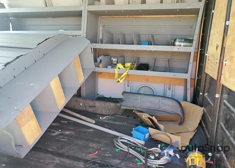 2018 Chevrolet Express G2500 z USA, uszkodzony, nr VIN 1GCWGAFG3J1911399